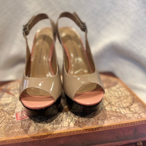 Chinese Laundry Nude and Black Platform Slingbacks - Picture 2 of 5